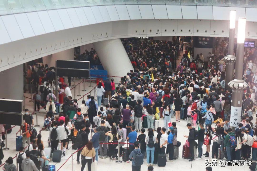 長假首日逾59萬人次出入香港,快來跟著明星遊香江!(圖1) 長假首日逾59萬人次出入香港,快來跟著明星遊香江!(圖1)