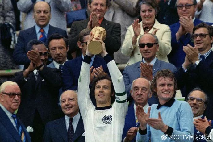 “足球皇帝”貝肯鮑爾去世終年78歲 曾2次成為金球獎得主