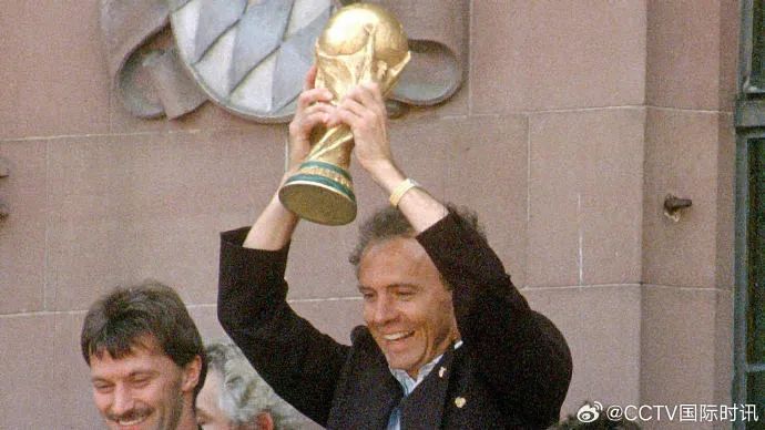“足球皇帝”貝肯鮑爾去世終年78歲 曾2次成為金球獎得主