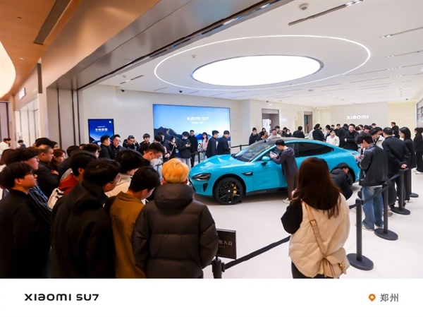 小米SU7實車比圖片強!雷軍:因為車身漆面、工藝非常考究(圖2) 小米SU7實車比圖片強!雷軍:因為車身漆面、工藝非常考究