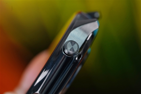 OPPO第一款圓表！OPPO Watch X星夜飛行版圖賞