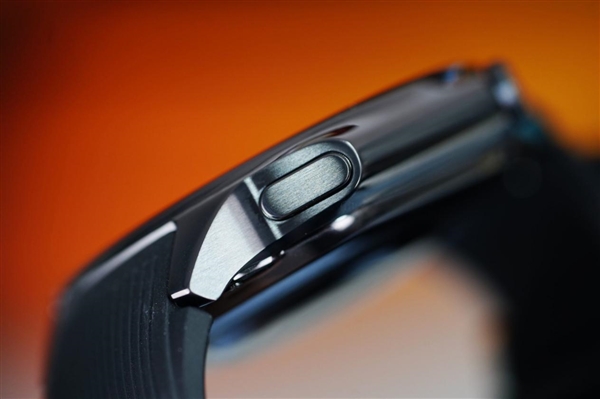 OPPO第一款圓表！OPPO Watch X星夜飛行版圖賞