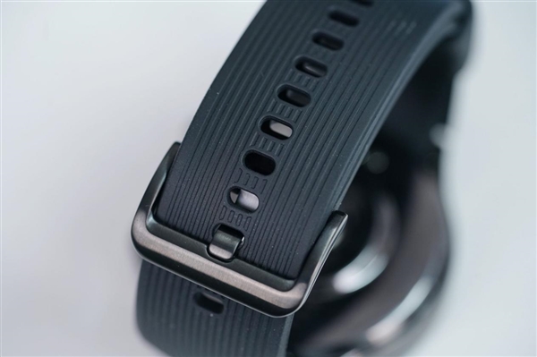 OPPO第一款圓表！OPPO Watch X星夜飛行版圖賞