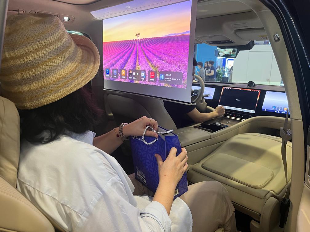 文博會上“新面孔”見證“文化+科技”產業新賽道(圖2) 文博會上“新面孔”見證“文化+科技”產業新賽道(圖2)