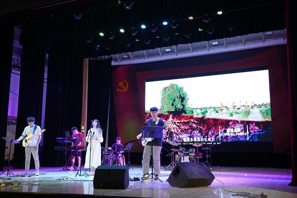 當環(huán)保遇上畢業(yè)季，大學(xué)生奏響青春的旋律(圖3)