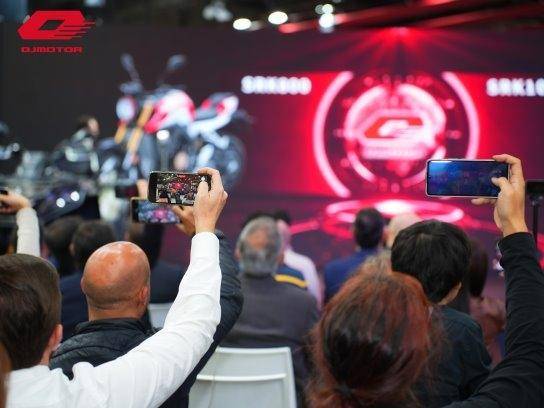 QJMOTOR米蘭展大放異彩，賽1000&追1000，炸街新霸主來襲！(圖1)