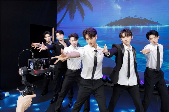 佳能EOS C50 團播首秀驚艷無憂之夜,明星感直播助推流量破百億(圖5) 佳能EOS C50 團播首秀驚艷無憂之夜,明星感直播助推流量破百億