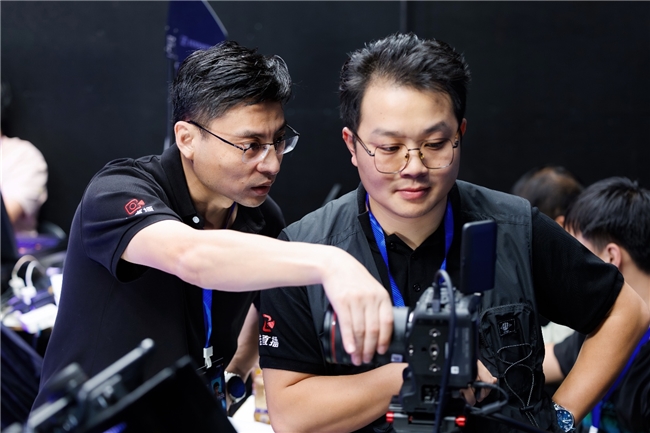 佳能EOS C50 團播首秀驚艷無憂之夜,明星感直播助推流量破百億(圖9) 佳能EOS C50 團播首秀驚艷無憂之夜,明星感直播助推流量破百億