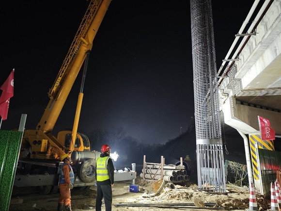 陜西西永改擴建LJ-8標項目首根樁基順利灌筑